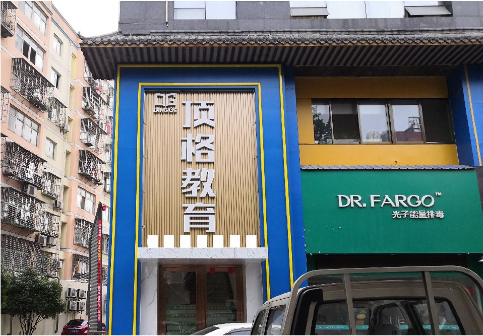 正阳门头设计要符合门店特色。