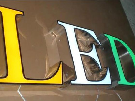 正阳介绍LED招牌的基础知识。